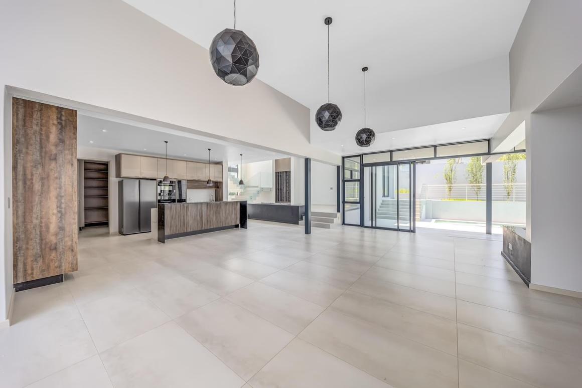 New-Build Entertainer's Home in Waterfall — photograph 5