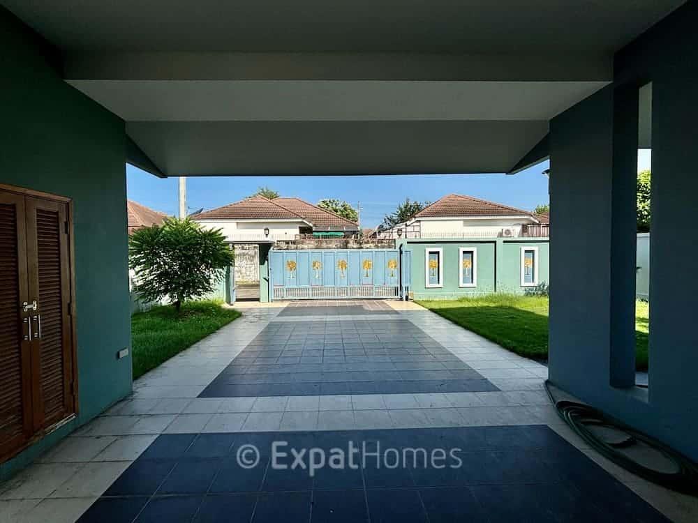 4-Bedroom House in San Sai — photograph 2