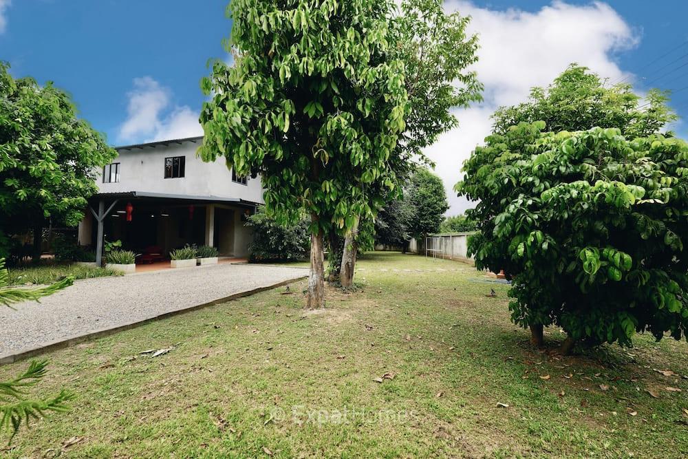 5-Bedroom House in Chiang Mai — photograph 2