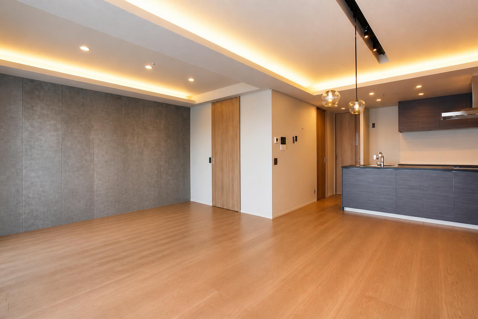 Renovated River-View Apartment in Osaka — photograph 4
