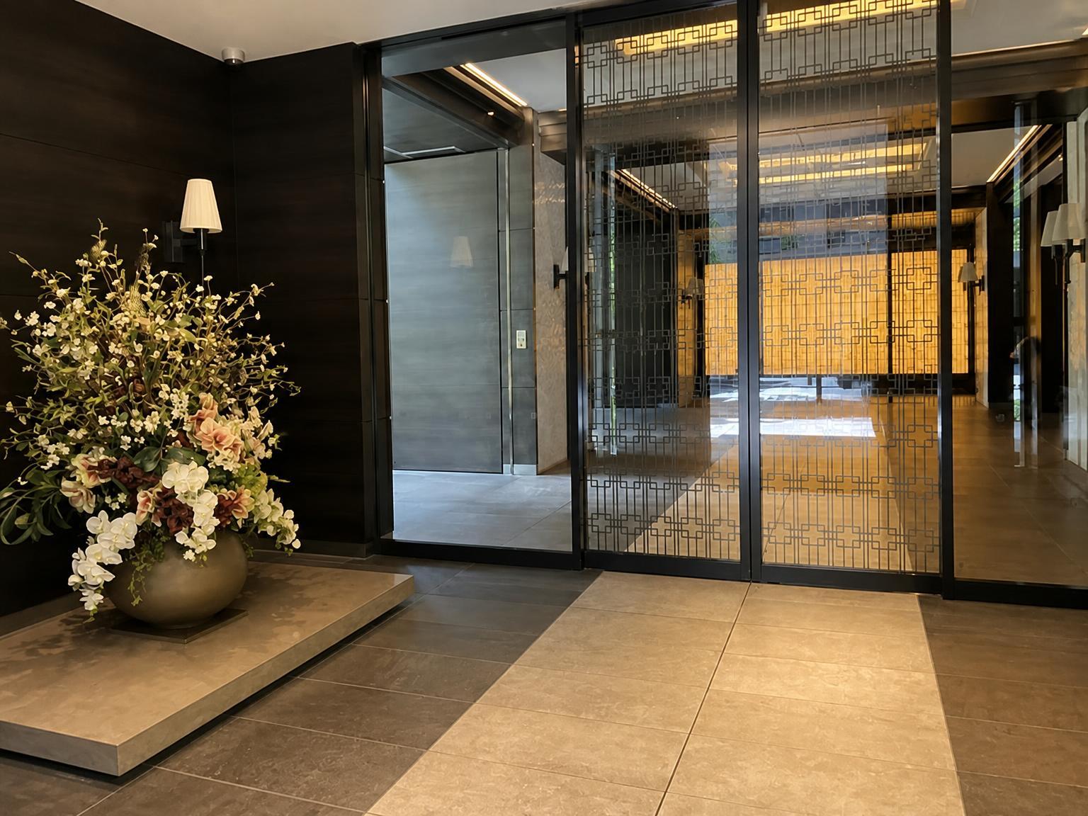 Condominium in Chuo-ku, Osaka — photograph 2