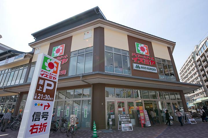 Goshonishi Ebisugawacho Urban Life — photograph 5