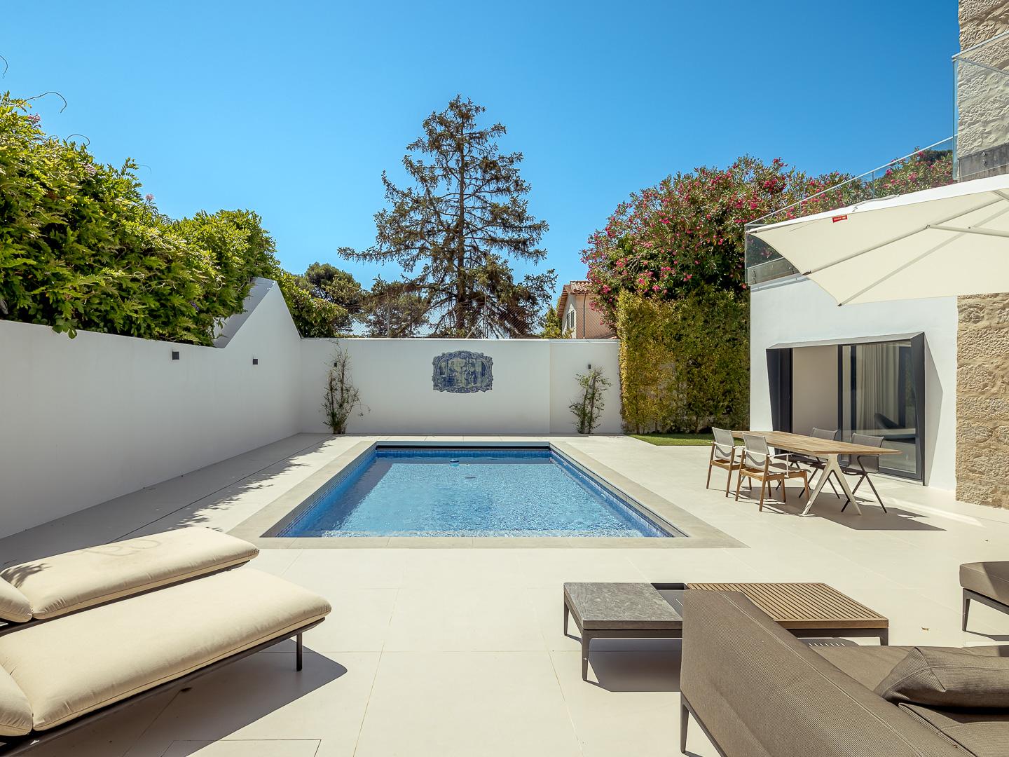 5-Bedroom House with Terrace in Cascais — photograph 2