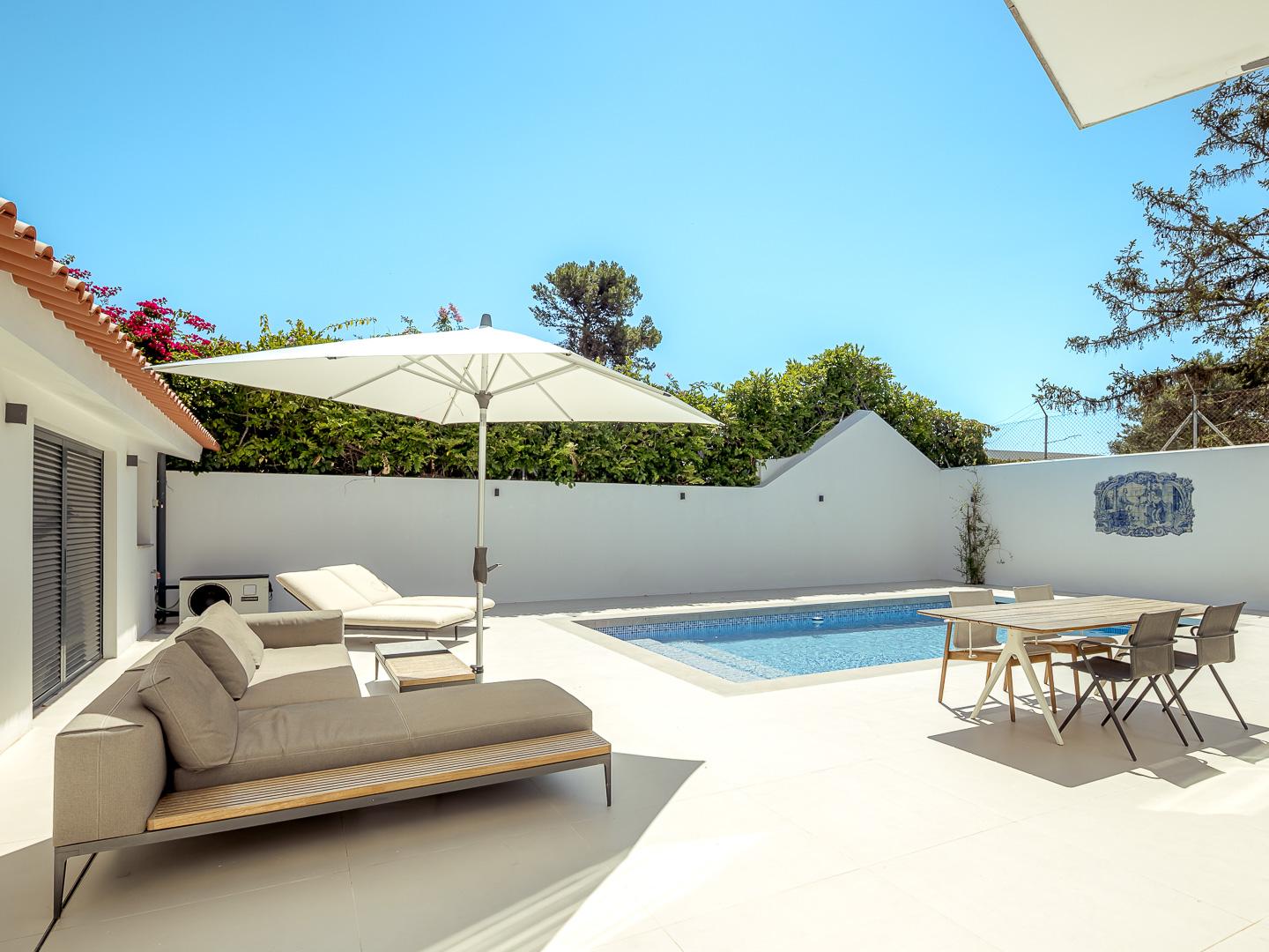 5-Bedroom House with Terrace in Cascais — photograph 3