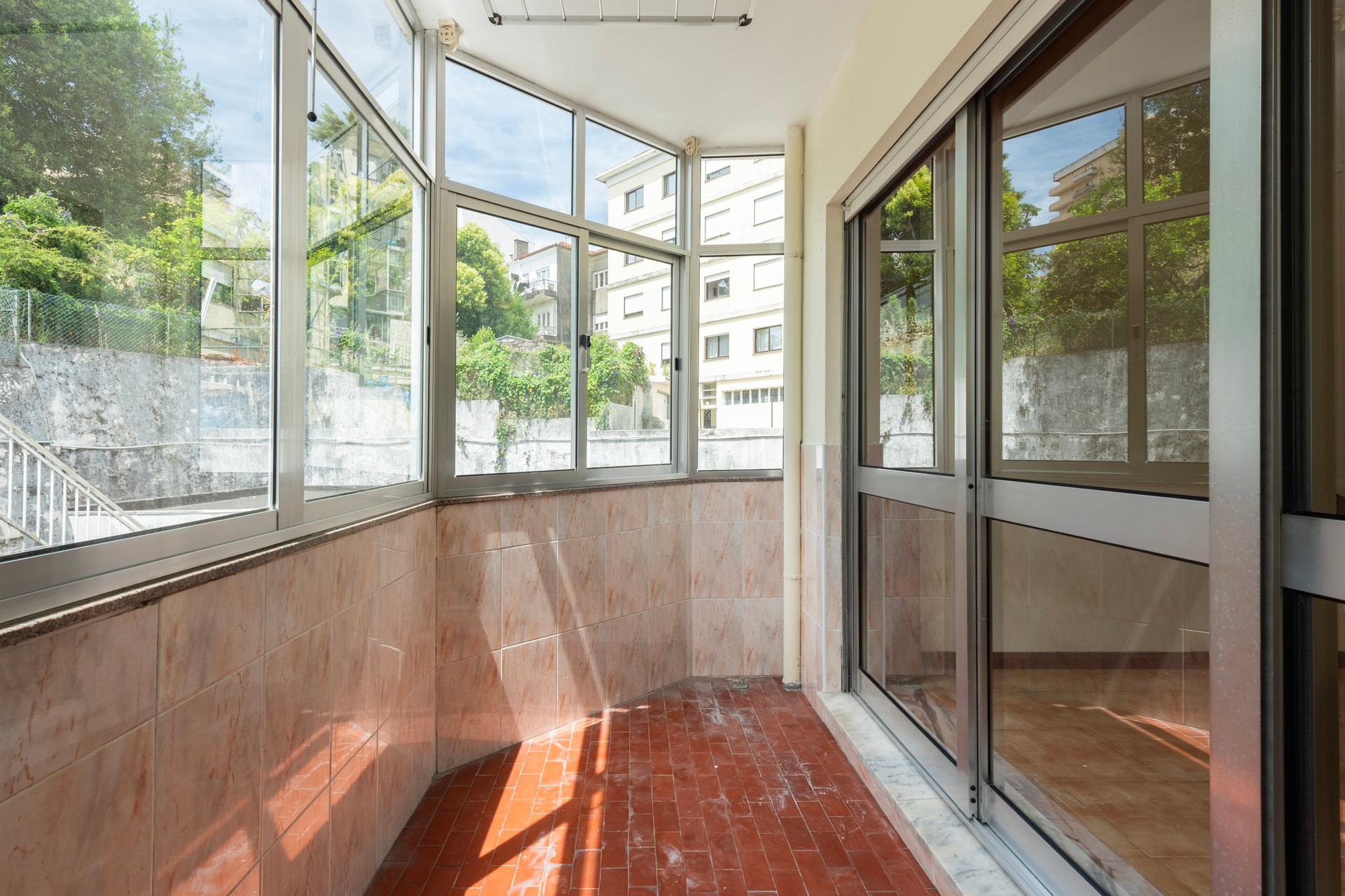 3-Bedroom Apartment in Bonfim, Porto — photograph 5
