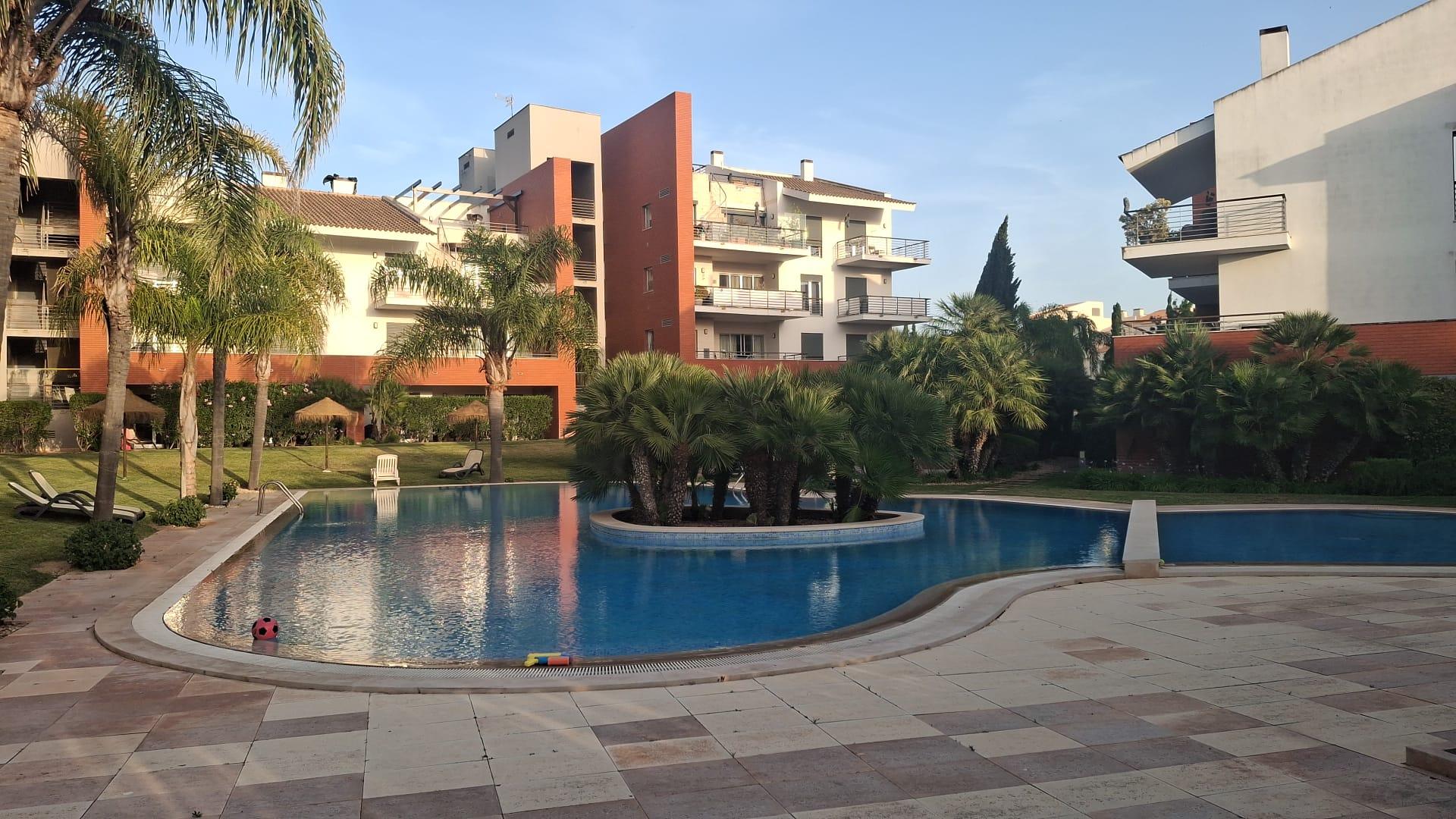 2-Bedroom Apartment with Pool in Loulé — photograph 2