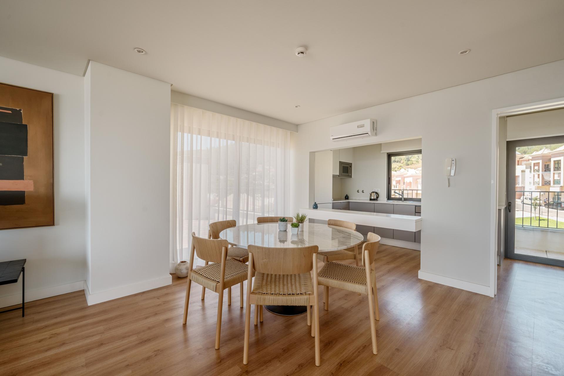 2-Bedroom Apartment in Sesimbra — photograph 3