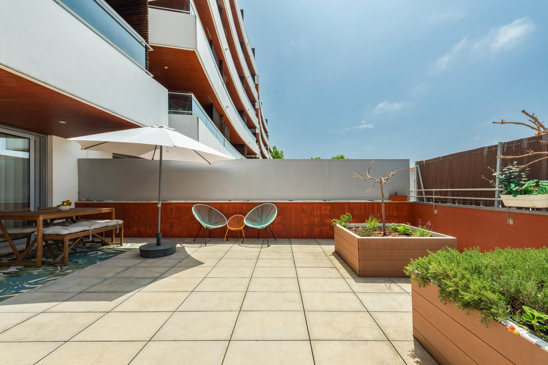3-Bedroom Apartment with Garden in Porto — photograph 2