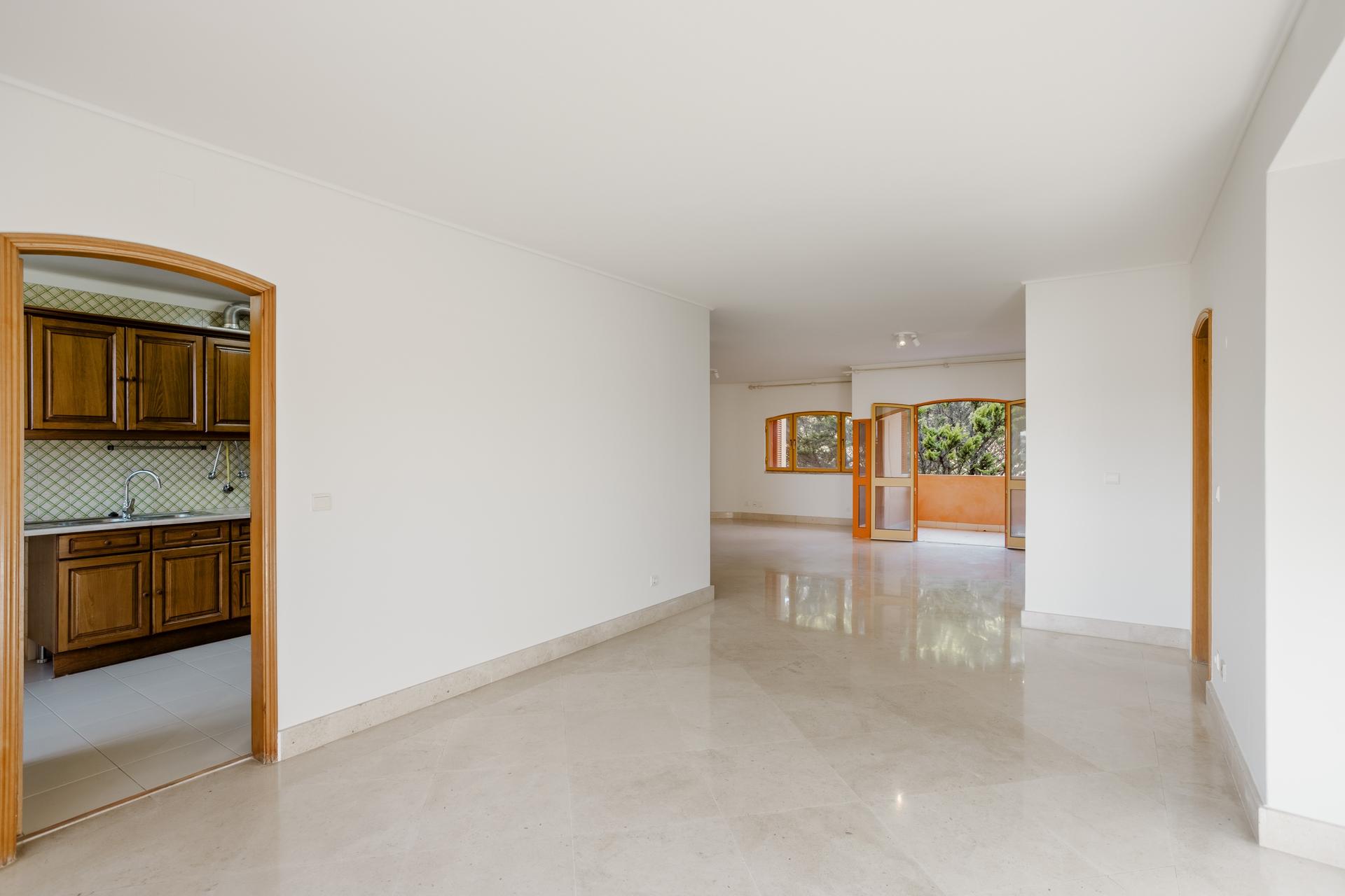 3-Bedroom Apartment with Pool in Cascais — photograph 3