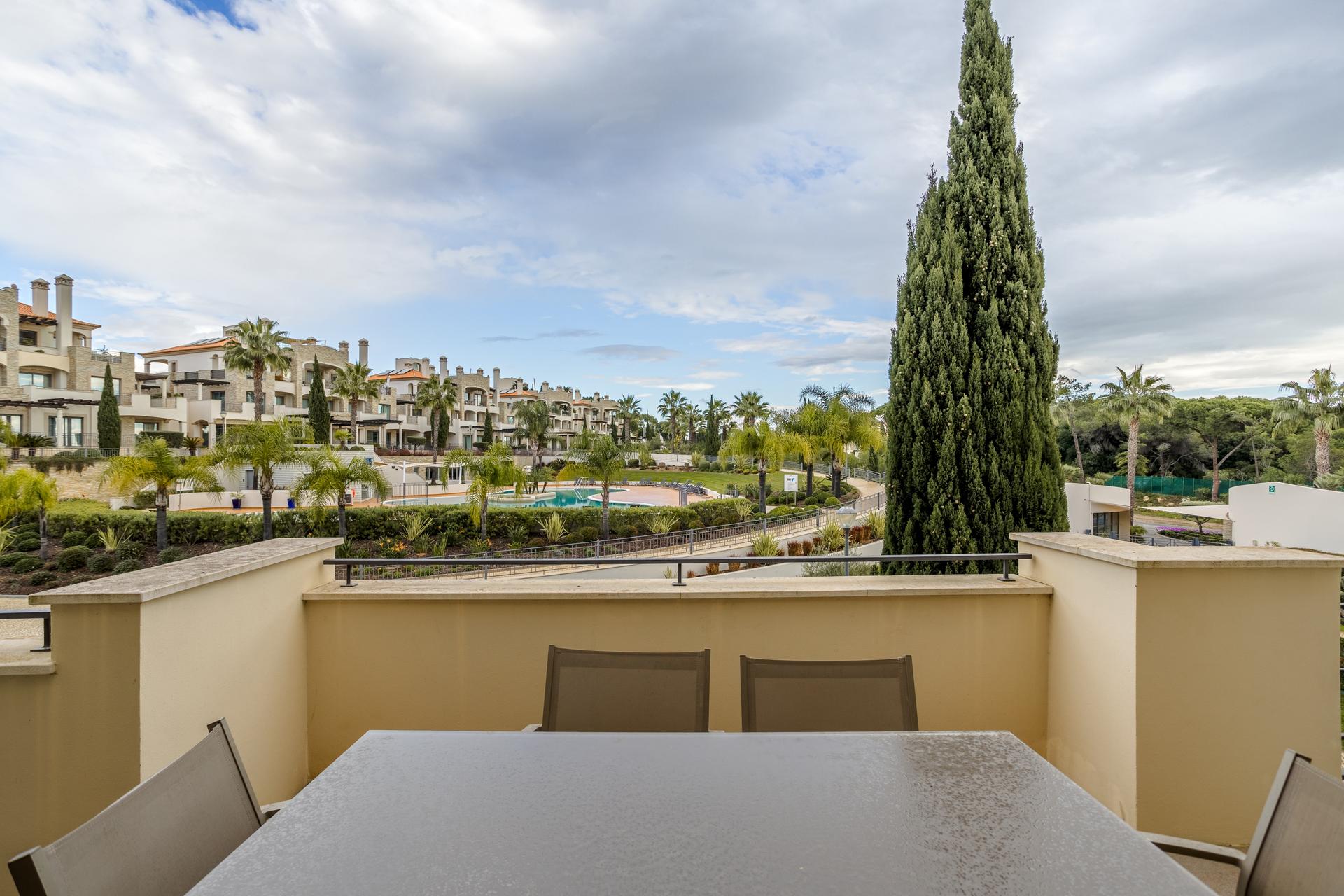 2-Bedroom Apartment with Pool in Loulé — photograph 3