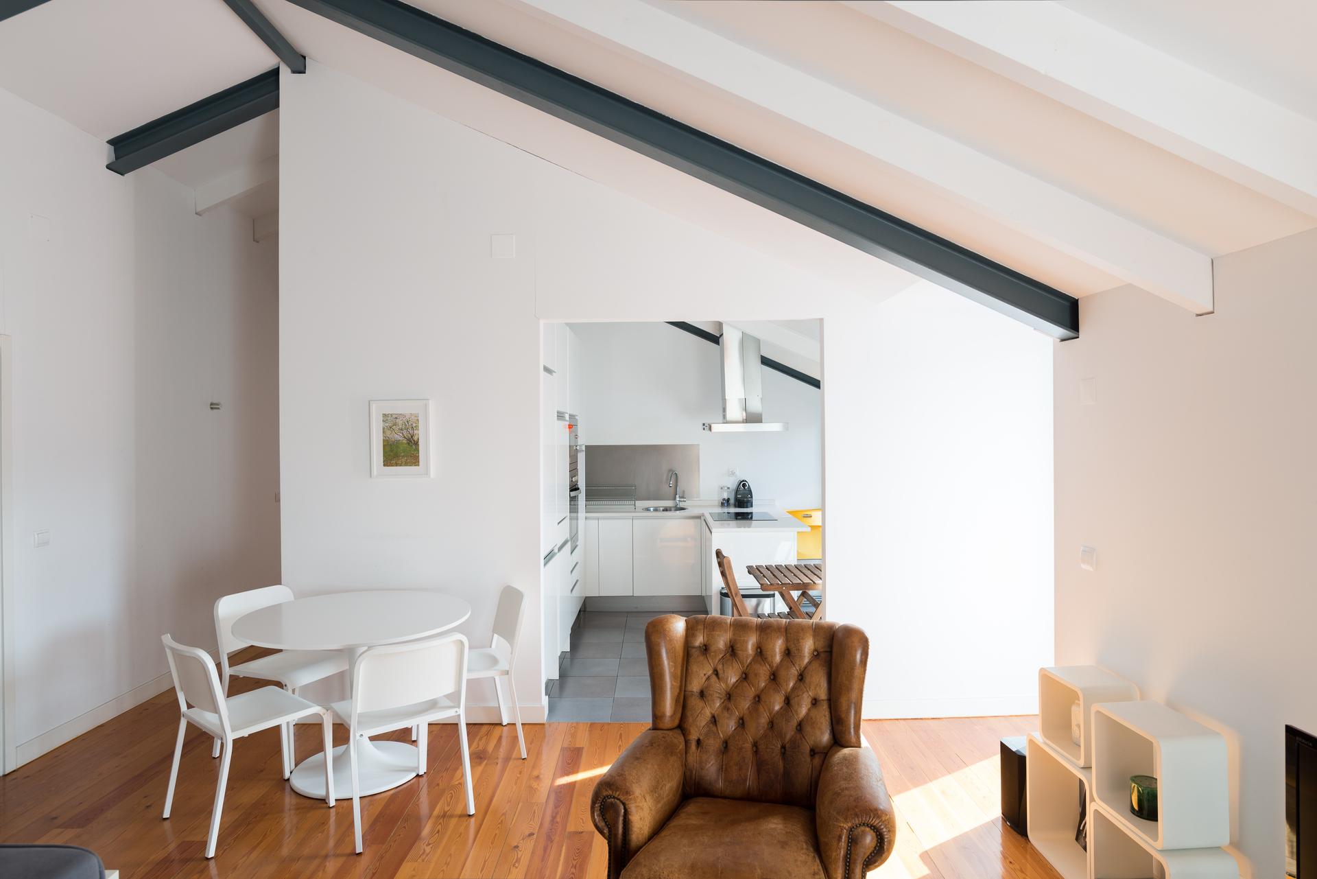 2-Bedroom Apartment in Chiado, Lisboa — photograph 4