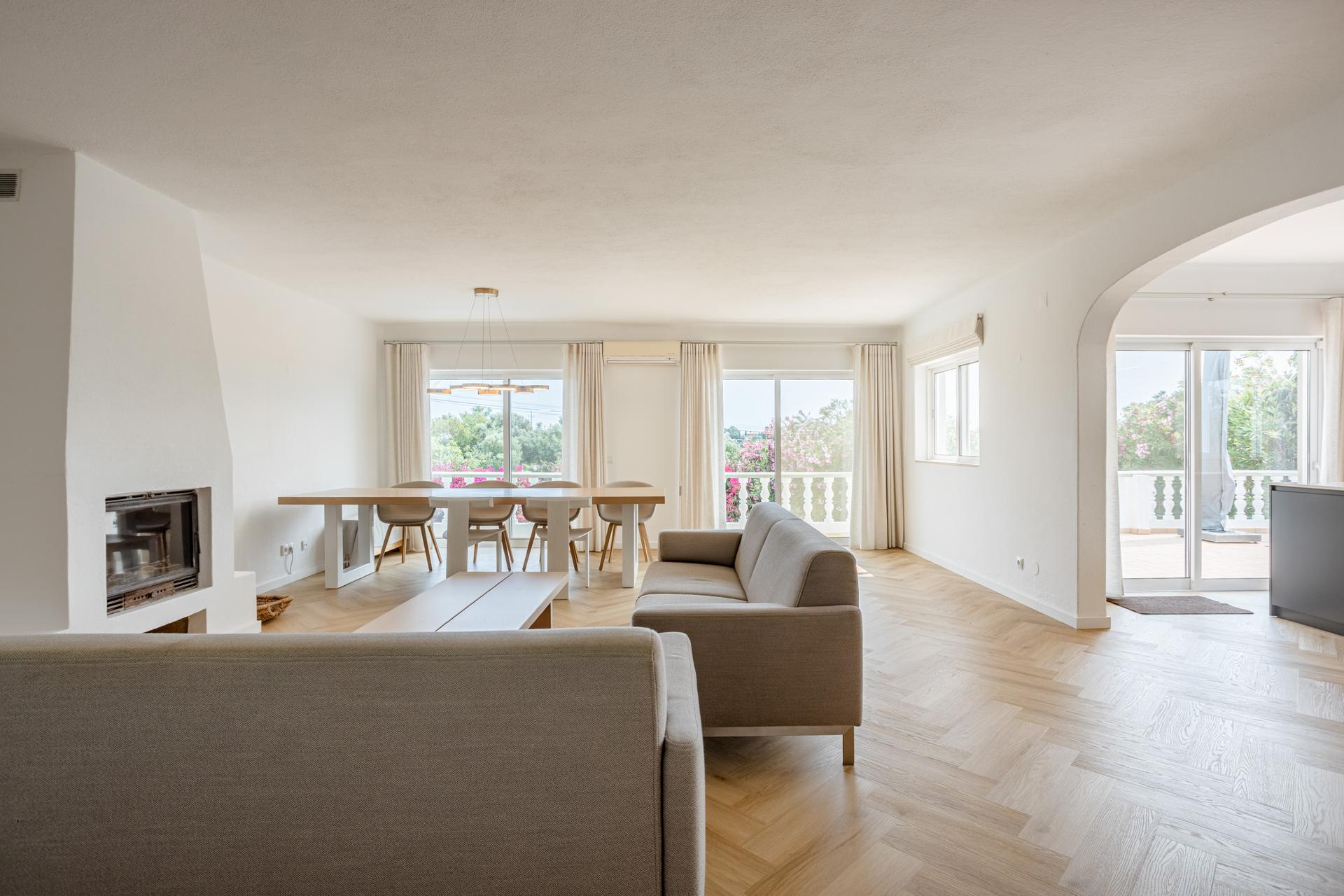 5-Bedroom House with Terrace in Loulé — photograph 2