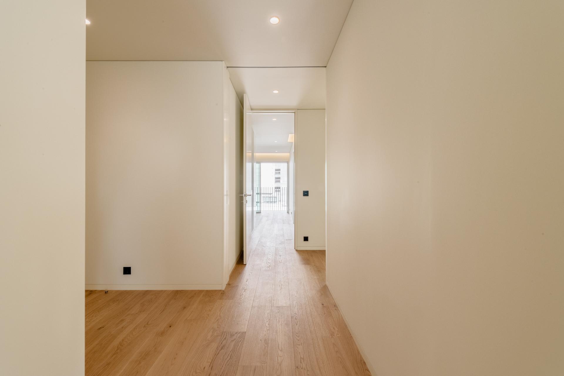 3-Bedroom Apartment with Garden in Porto — photograph 3