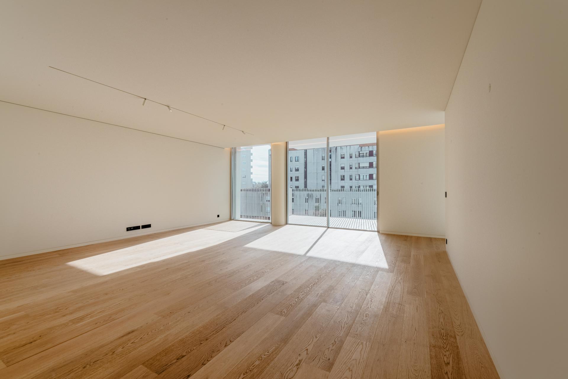 3-Bedroom Apartment with Garden in Porto — photograph 4