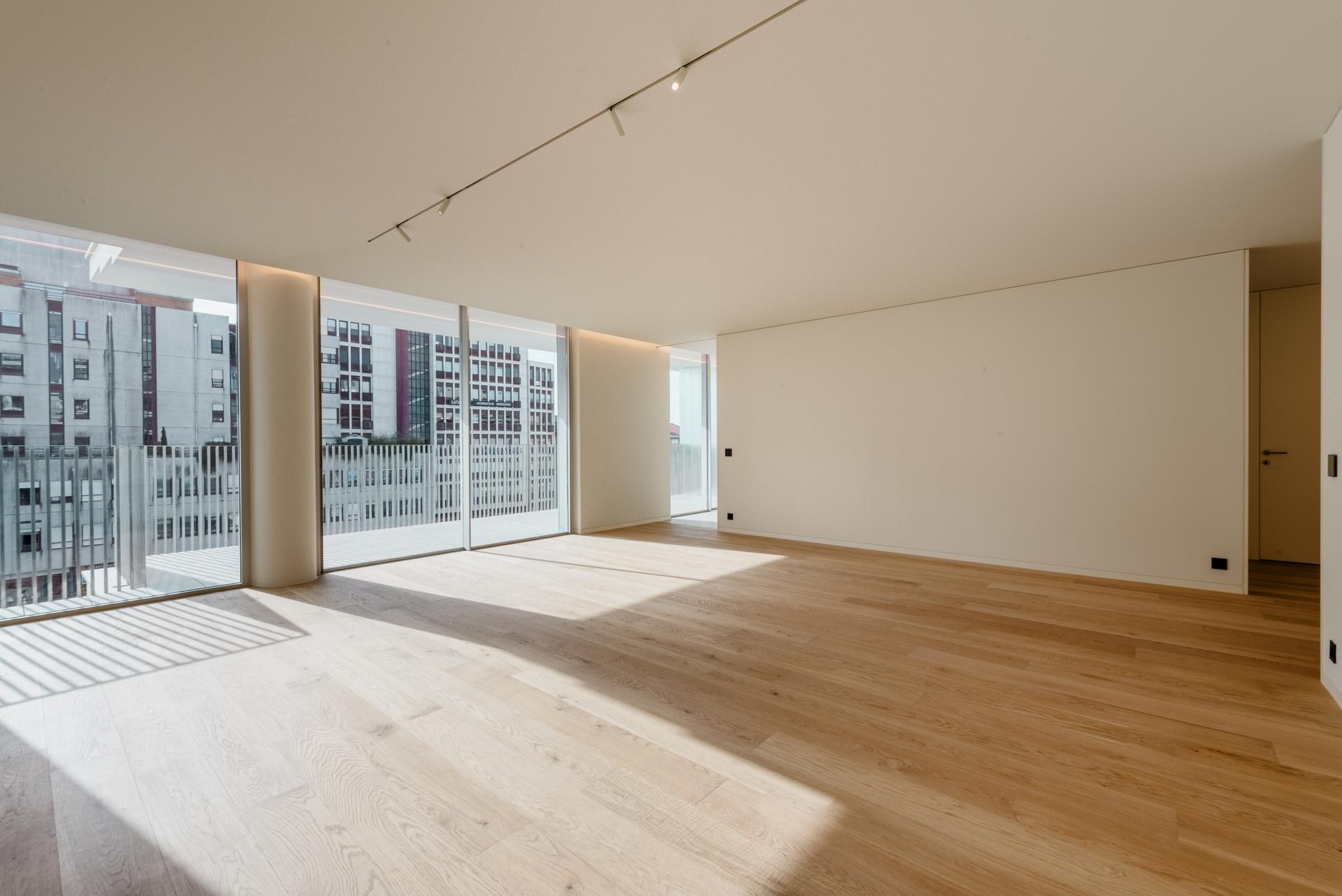 3-Bedroom Apartment with Garden in Porto — photograph 5