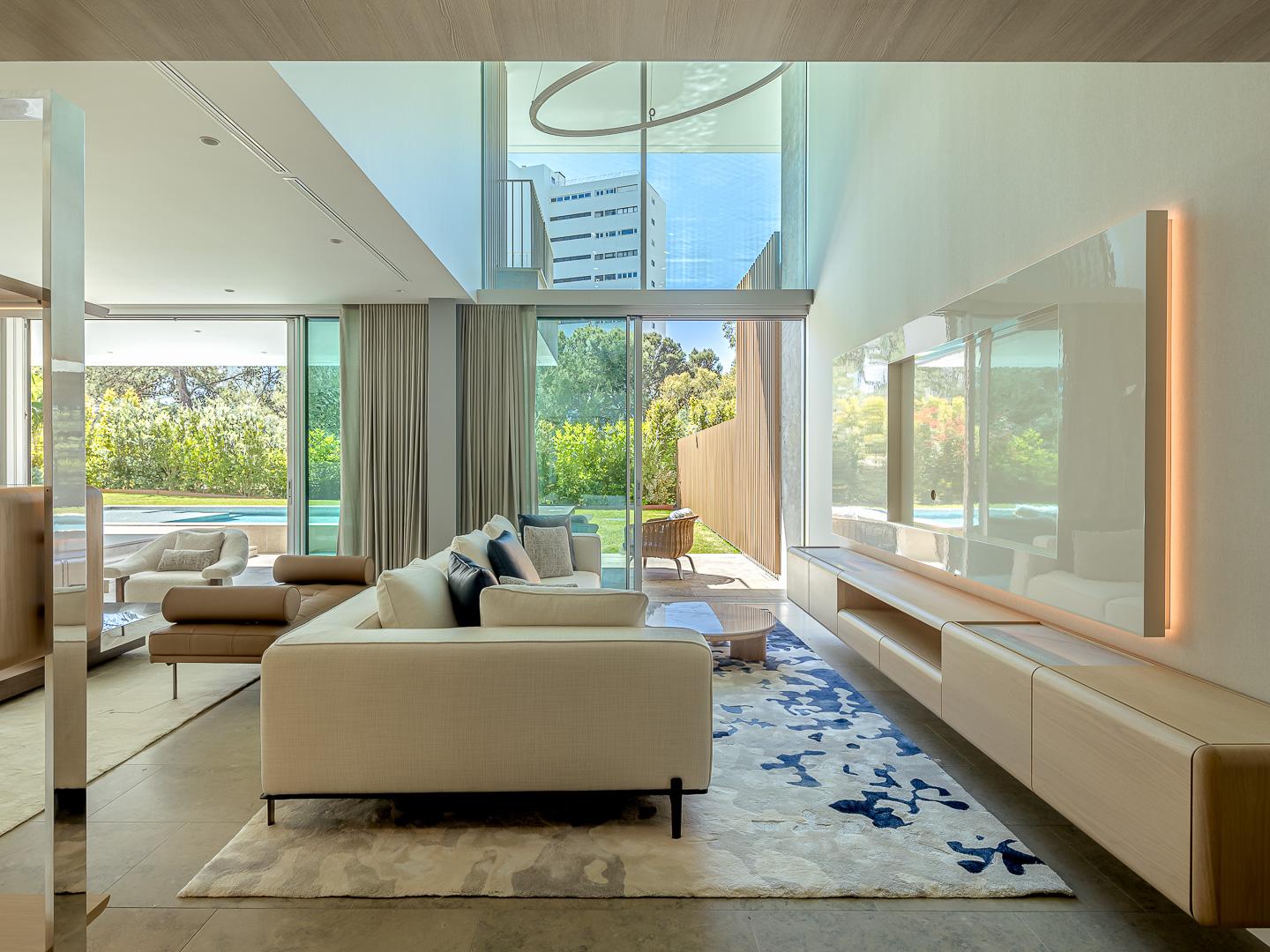 4-Bedroom House with Pool in Cascais — photograph 2