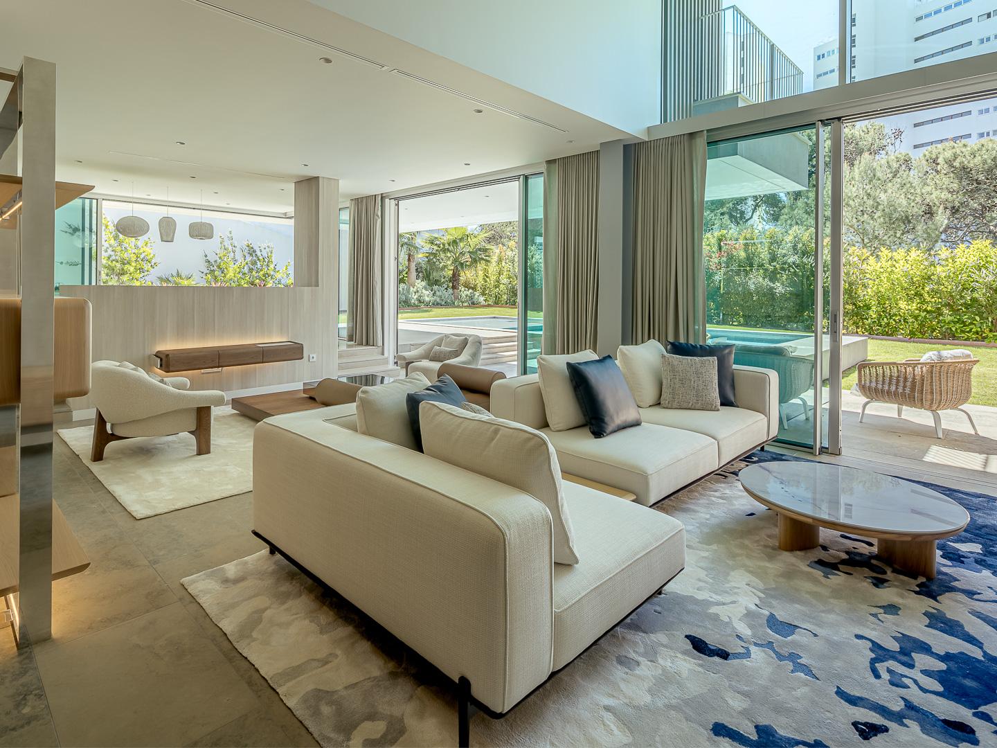 4-Bedroom House with Pool in Cascais — photograph 3