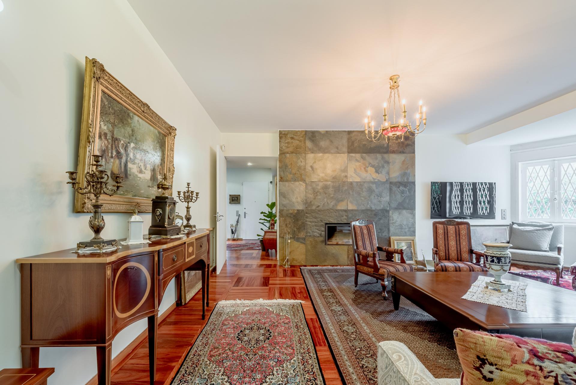 6-Bedroom House in Porto — photograph 4