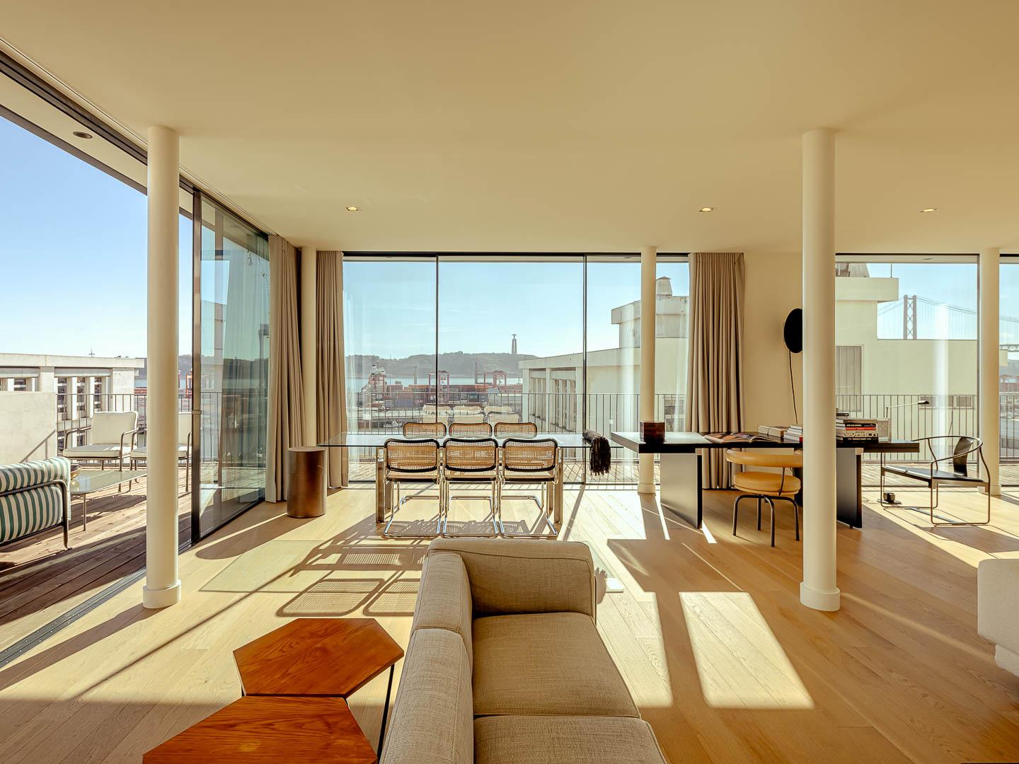 3-Bedroom Apartment with Terrace in Lisboa — photograph 3