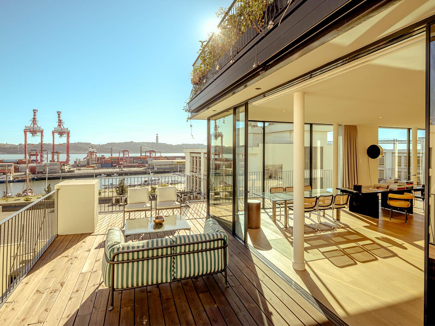 3-Bedroom Apartment with Terrace in Lisboa — photograph 5