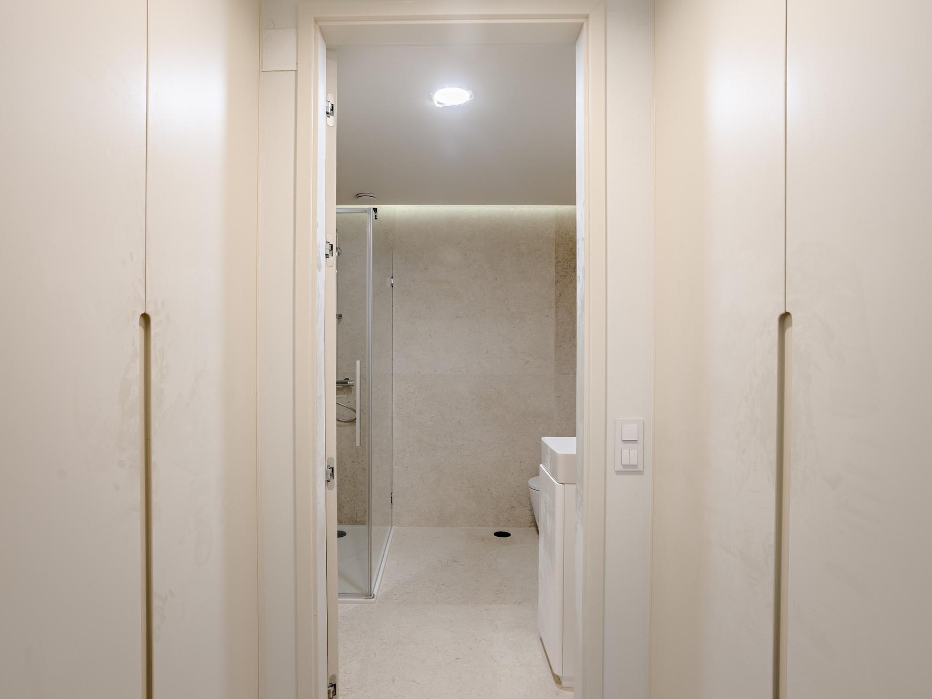 2-Bedroom Apartment in Santos, Lisboa — photograph 2
