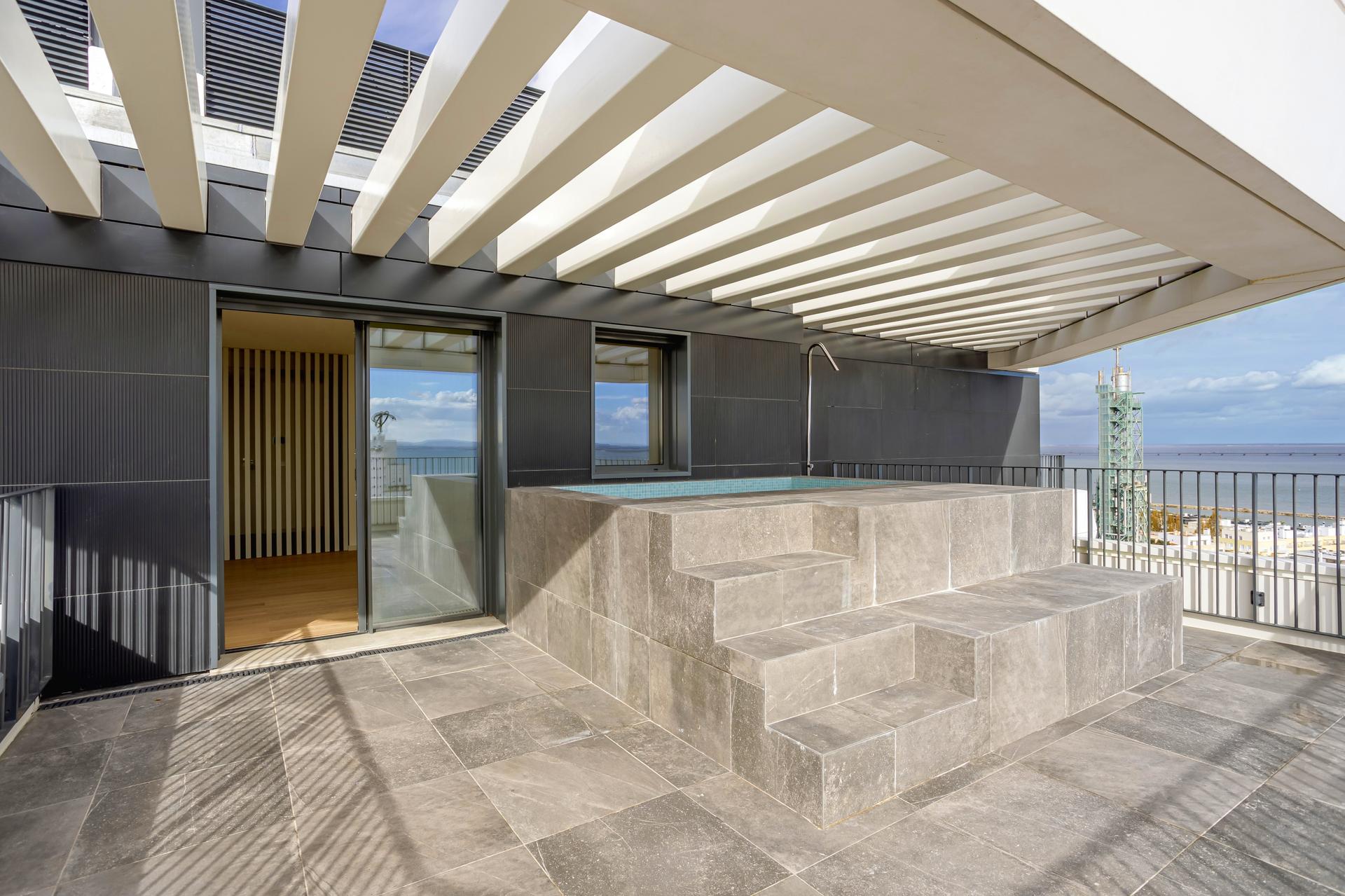 3-Bedroom Penthouse in Lisboa — photograph 3