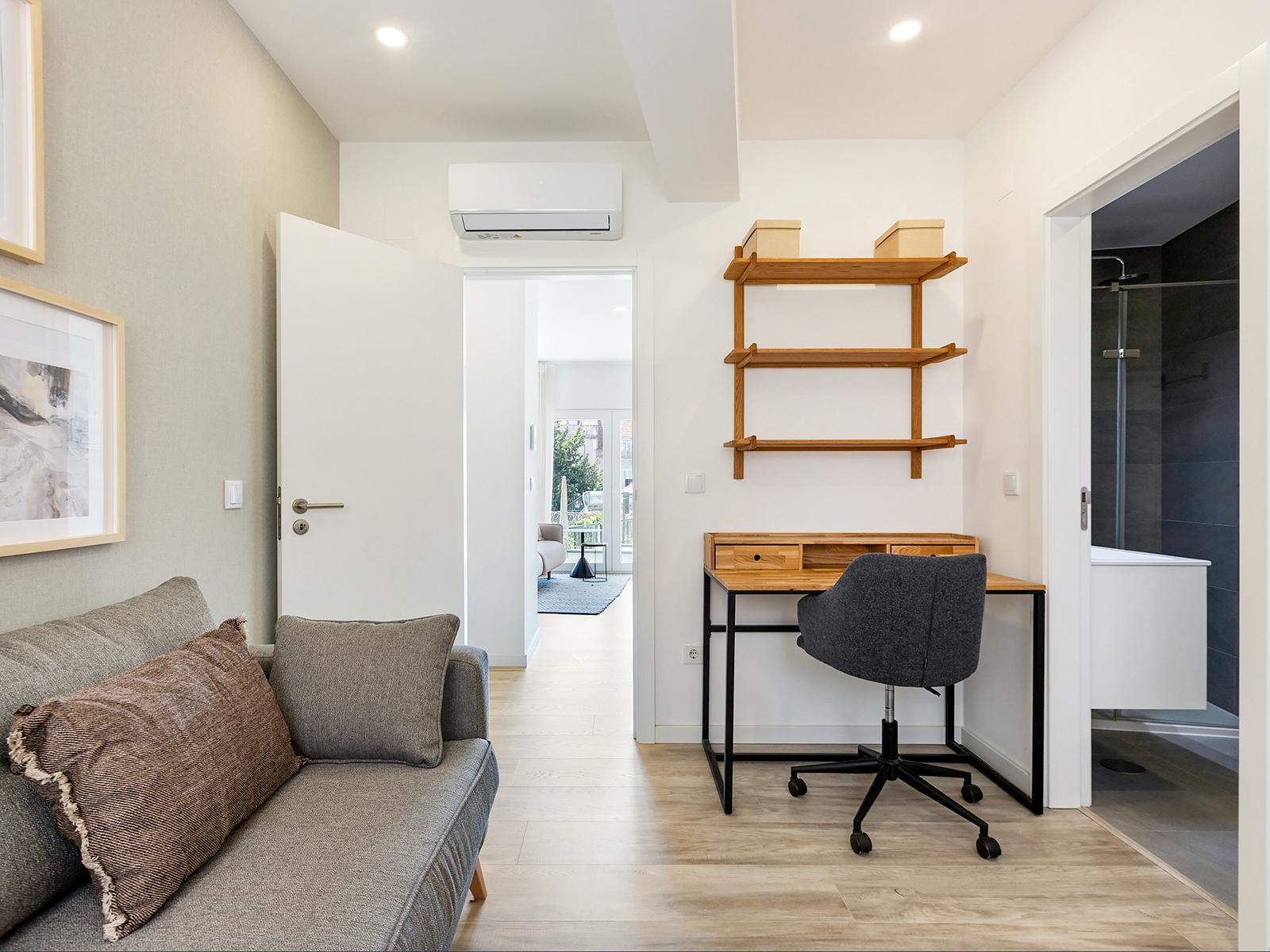 2-Bedroom Apartment with Terrace in Lisboa — photograph 3