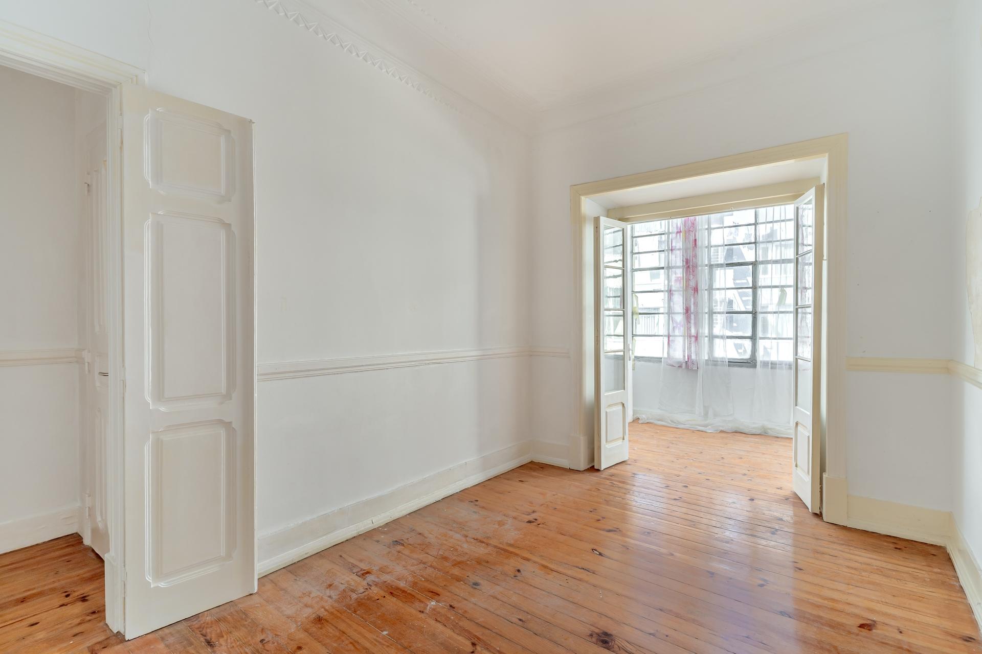 4-Bedroom Apartment in Arroios, Lisboa — photograph 3