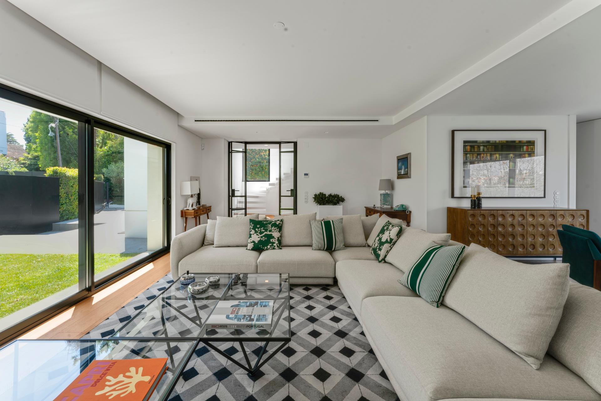 5-Bedroom House with Terrace in Cascais — photograph 3