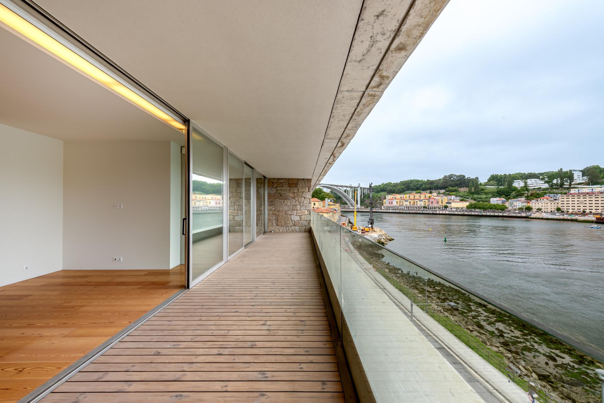 4-Bedroom Apartment in Vila Nova de Gaia — photograph 3