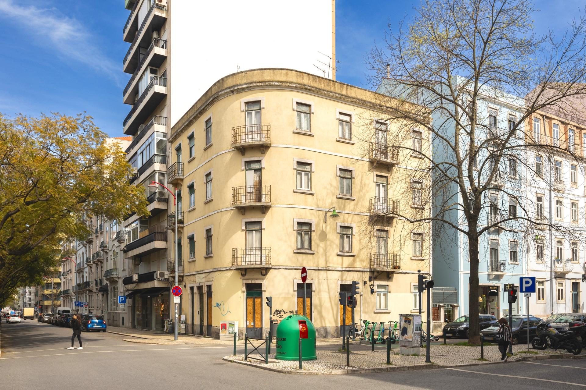 Building in Avenidas Novas, Lisboa — photograph 2