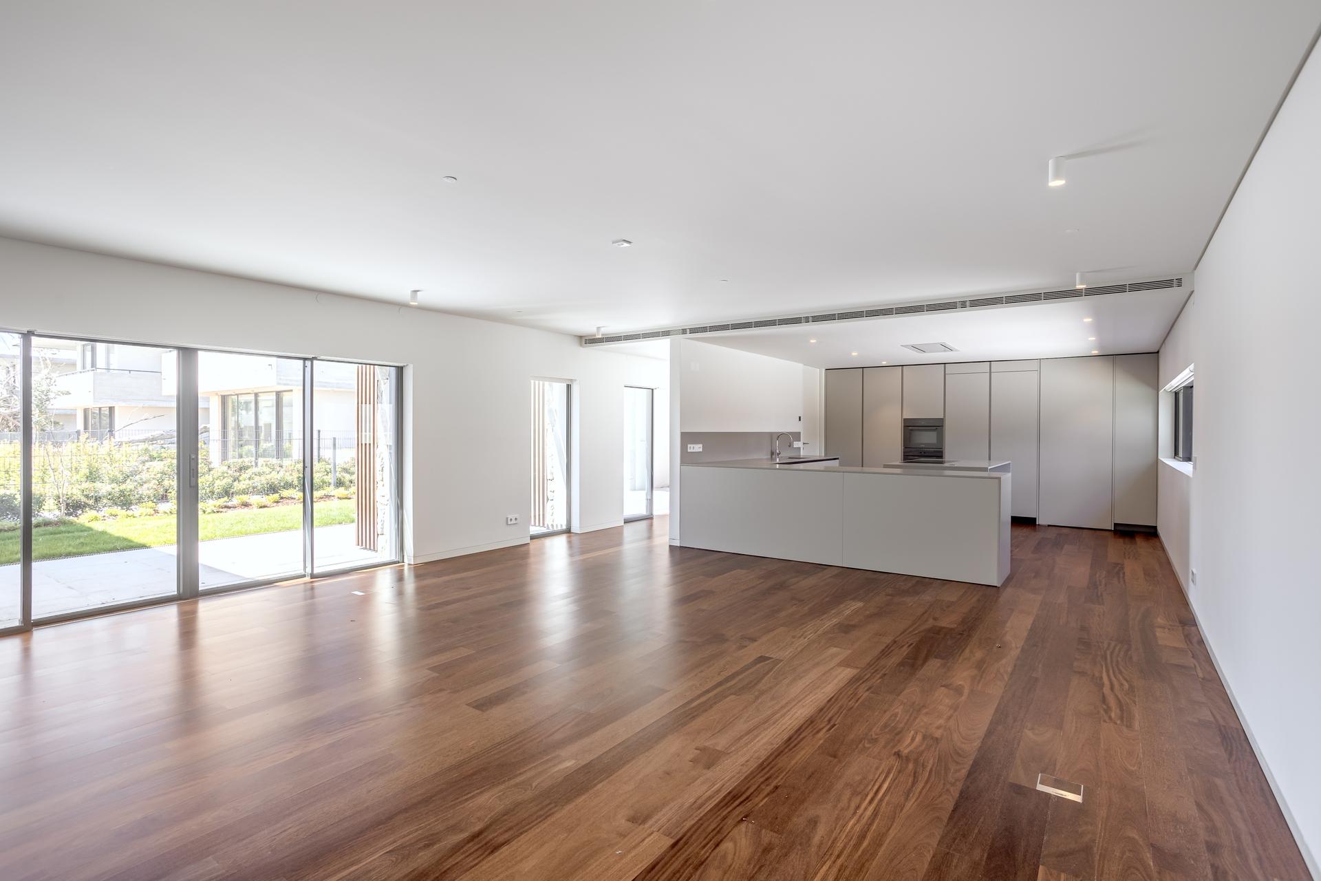 4-Bedroom House with Pool in Cascais — photograph 2
