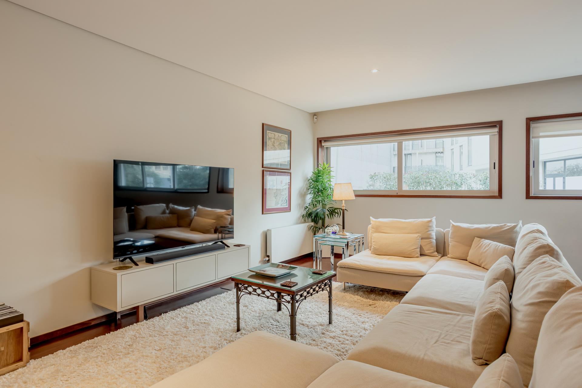 3-Bedroom Apartment in Boavista, Porto — photograph 3