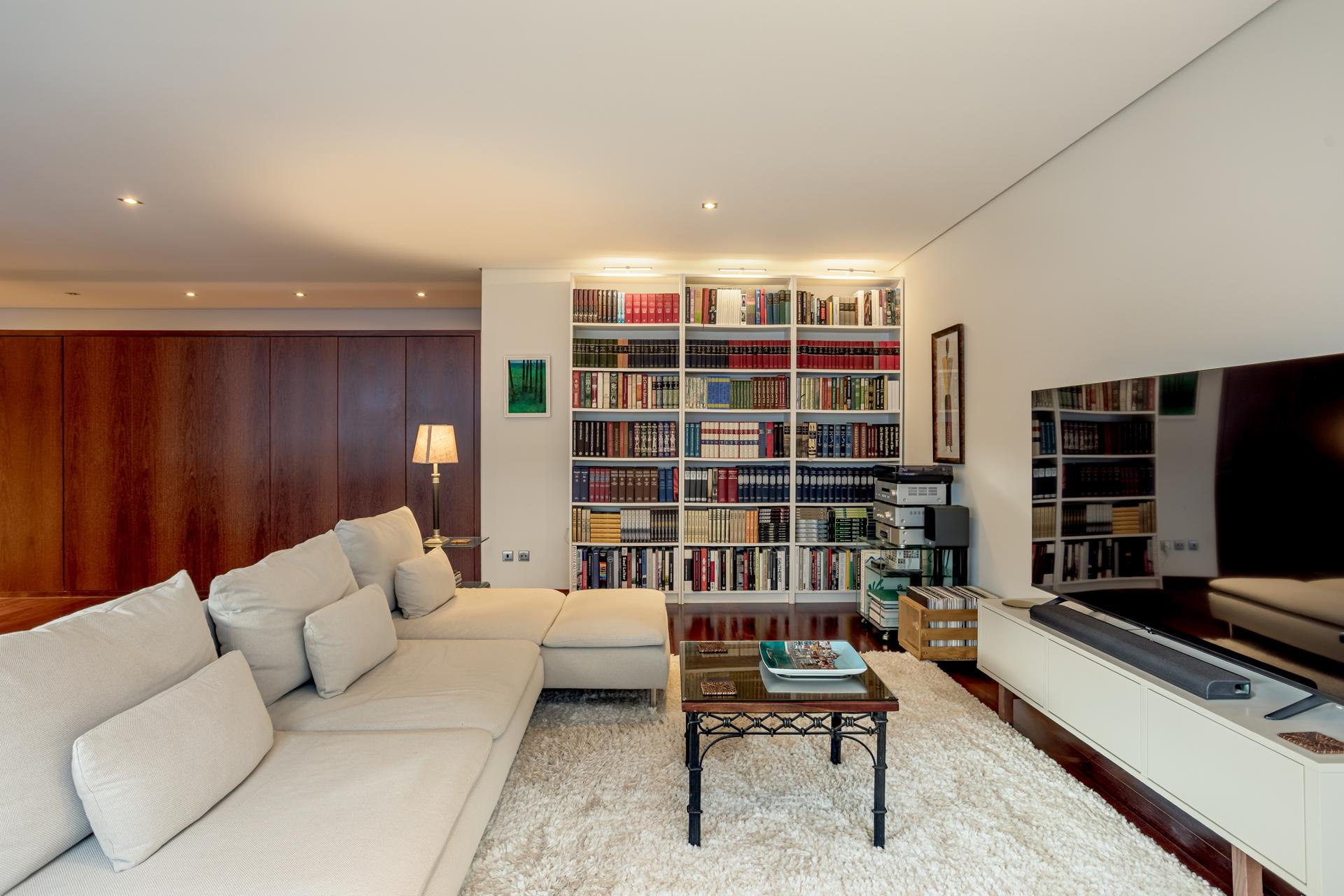3-Bedroom Apartment in Boavista, Porto — photograph 4