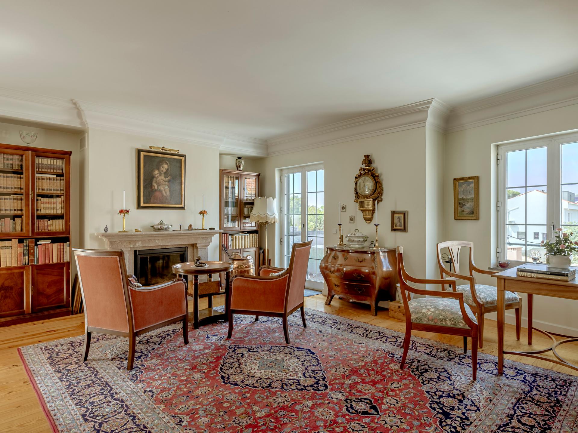 6-Bedroom Apartment in Cascais — photograph 3