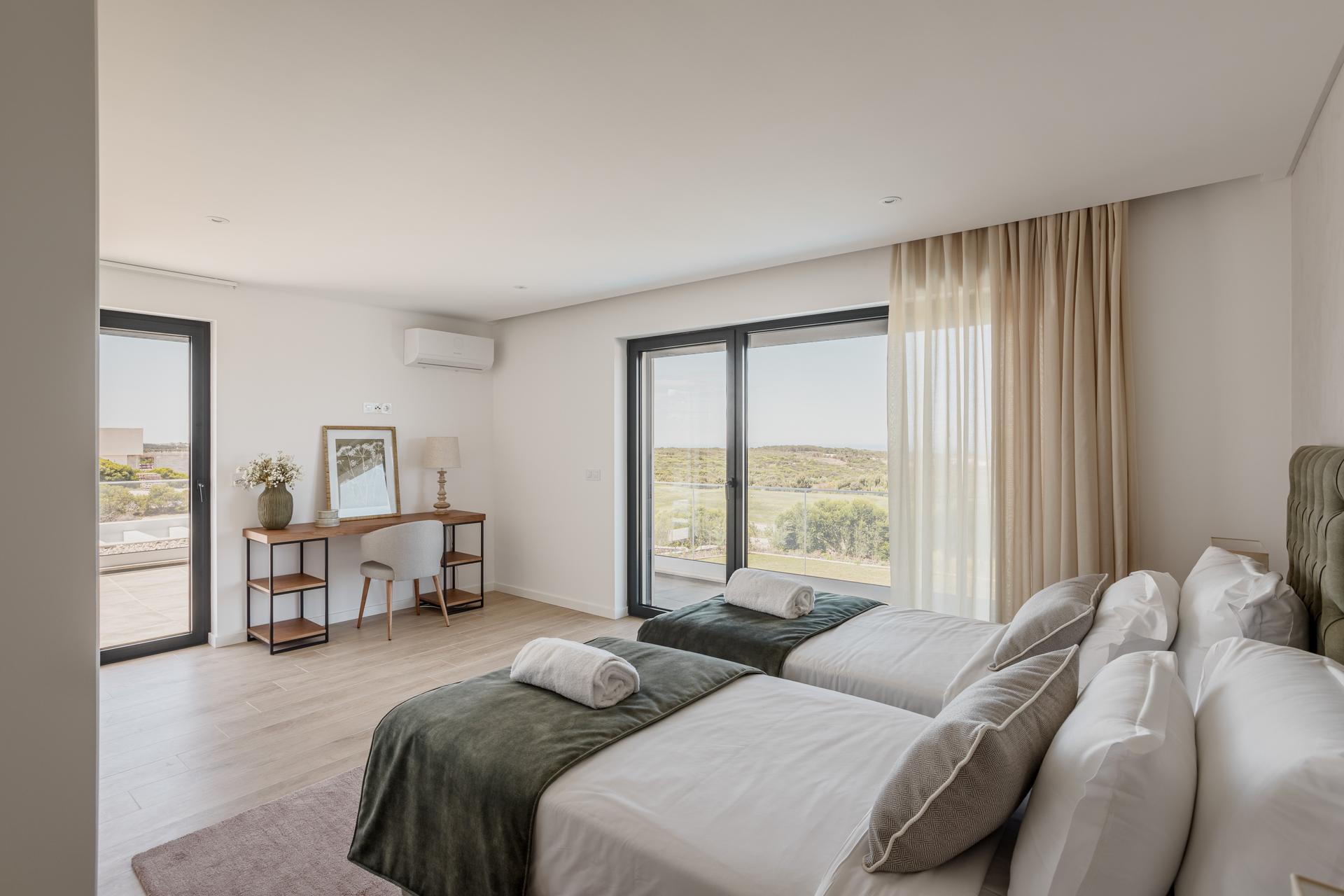 Land with Sea Views in Óbidos — photograph 2