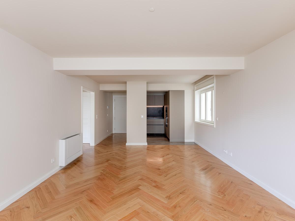1-Bedroom Apartment with Garden in Porto — photograph 2