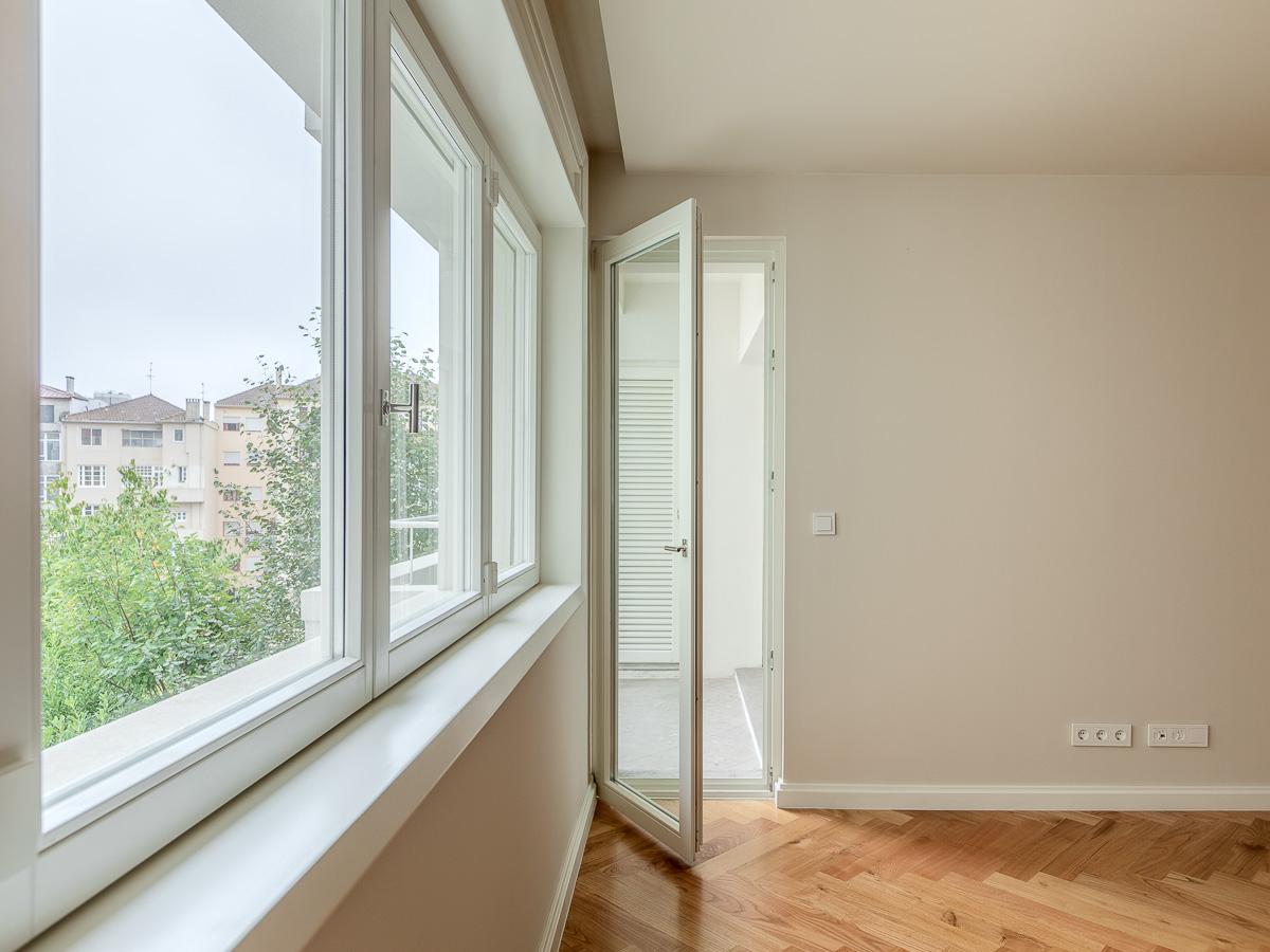 1-Bedroom Apartment with Garden in Porto — photograph 3