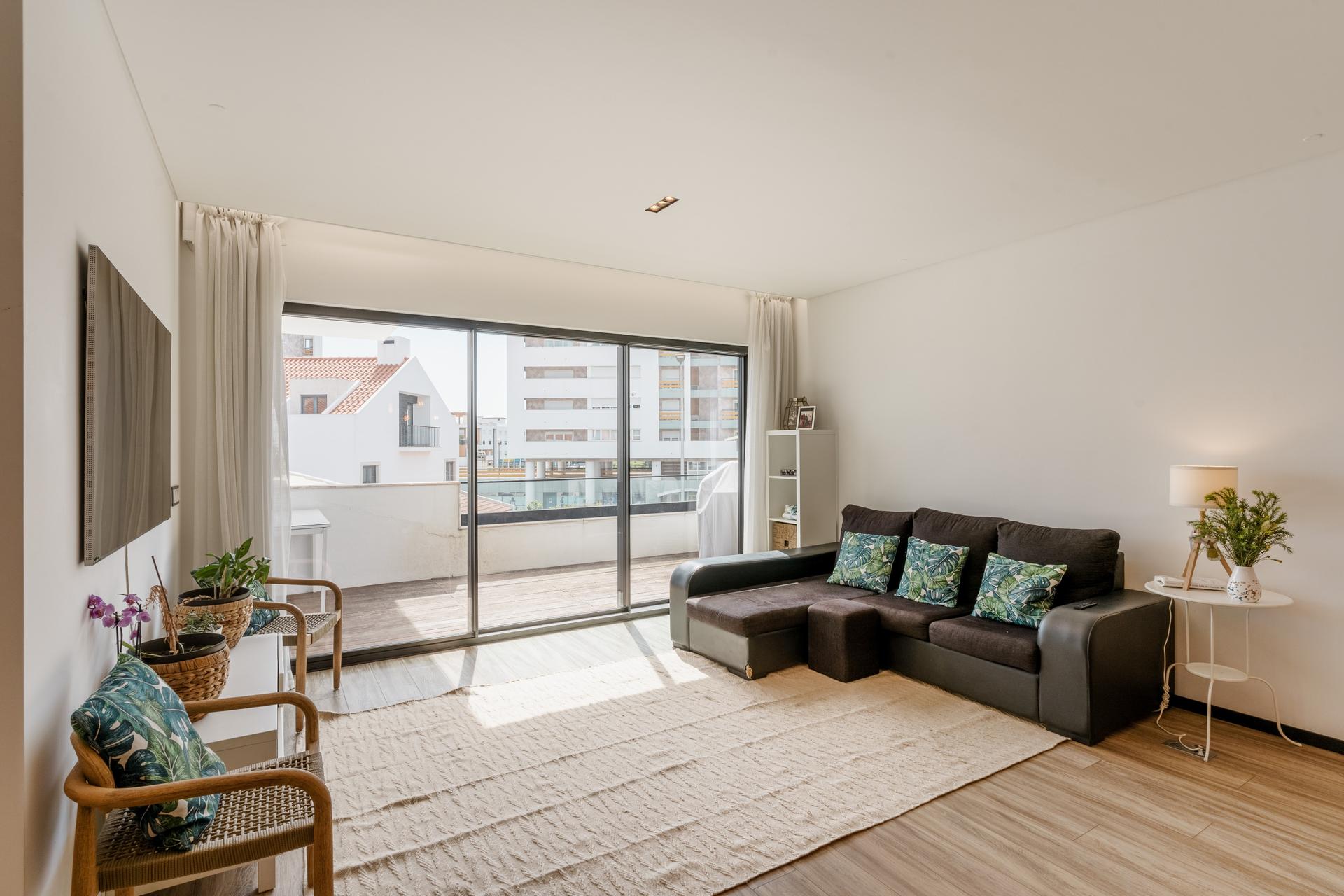 3-Bedroom Apartment with Terrace in Oeiras — photograph 4