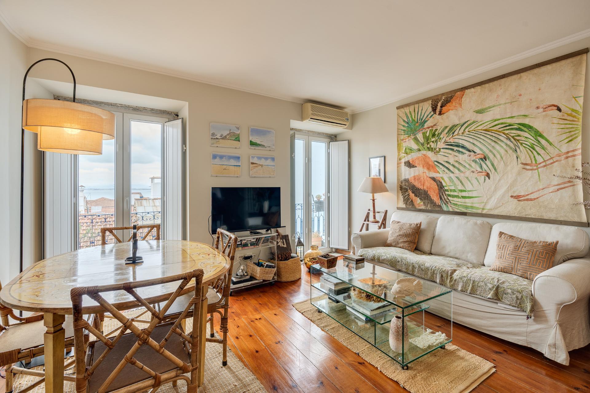 3-Bedroom Apartment in Madragoa, Lisboa — photograph 3