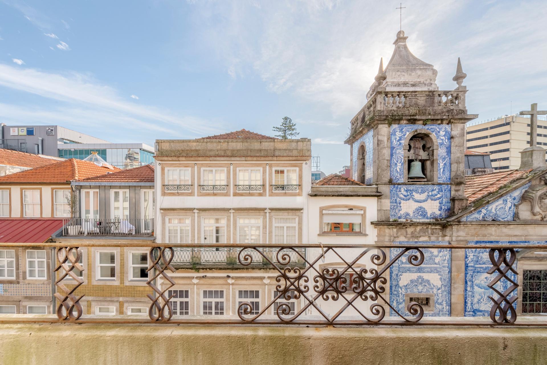 4-Bedroom Apartment in Porto — photograph 2