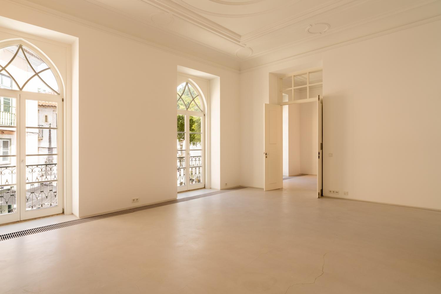 5-Bedroom Semi-Detached House in Lisboa — photograph 2
