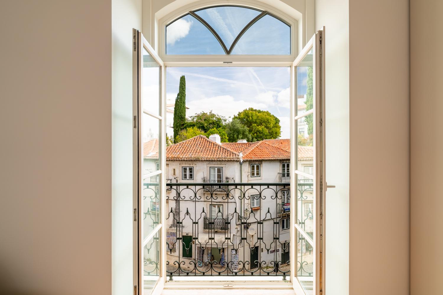 5-Bedroom Semi-Detached House in Lisboa — photograph 3