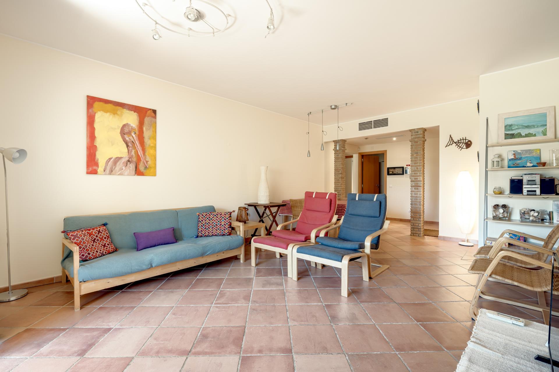 2-Bedroom Apartment with Pool in Loulé — photograph 3