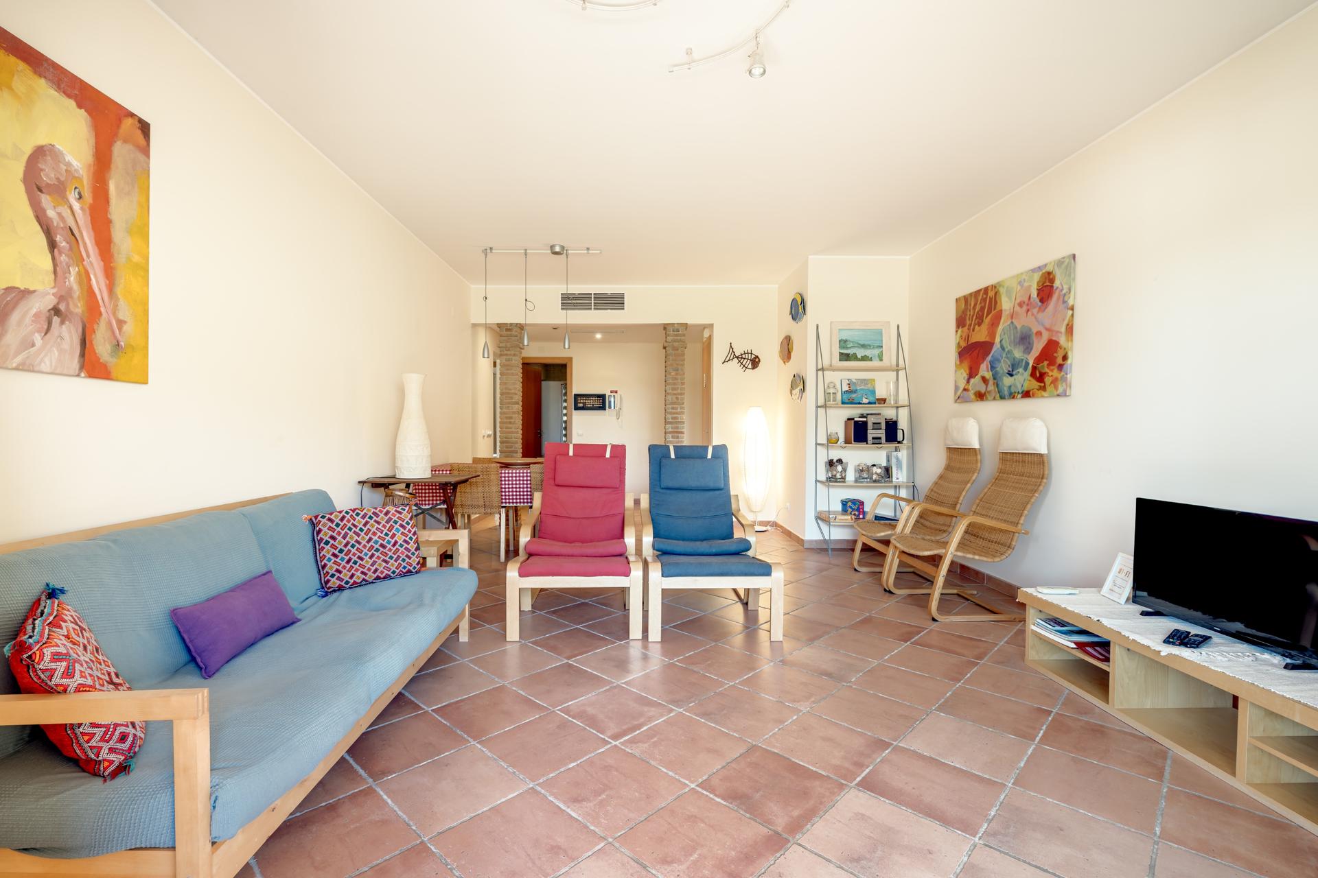 2-Bedroom Apartment with Pool in Loulé — photograph 4