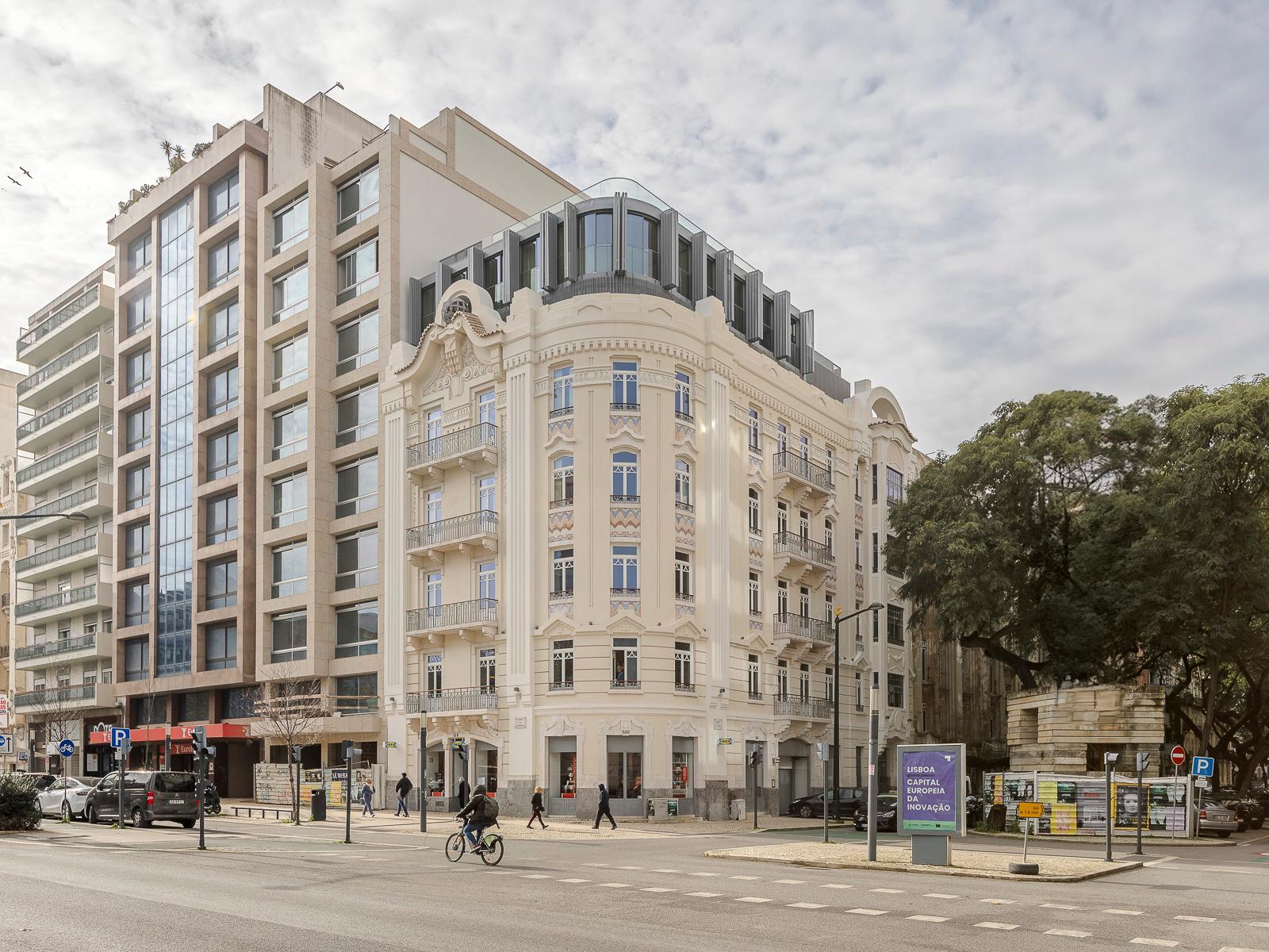 2-Bedroom Apartment in Lisboa — photograph 3