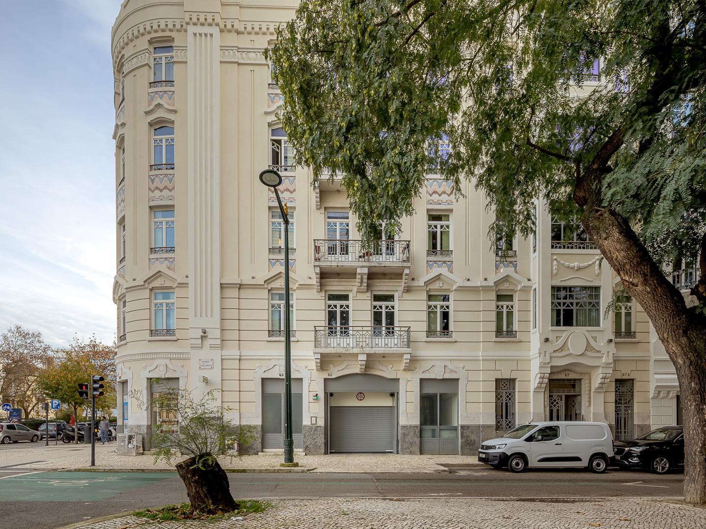 2-Bedroom Apartment in Lisboa — photograph 4