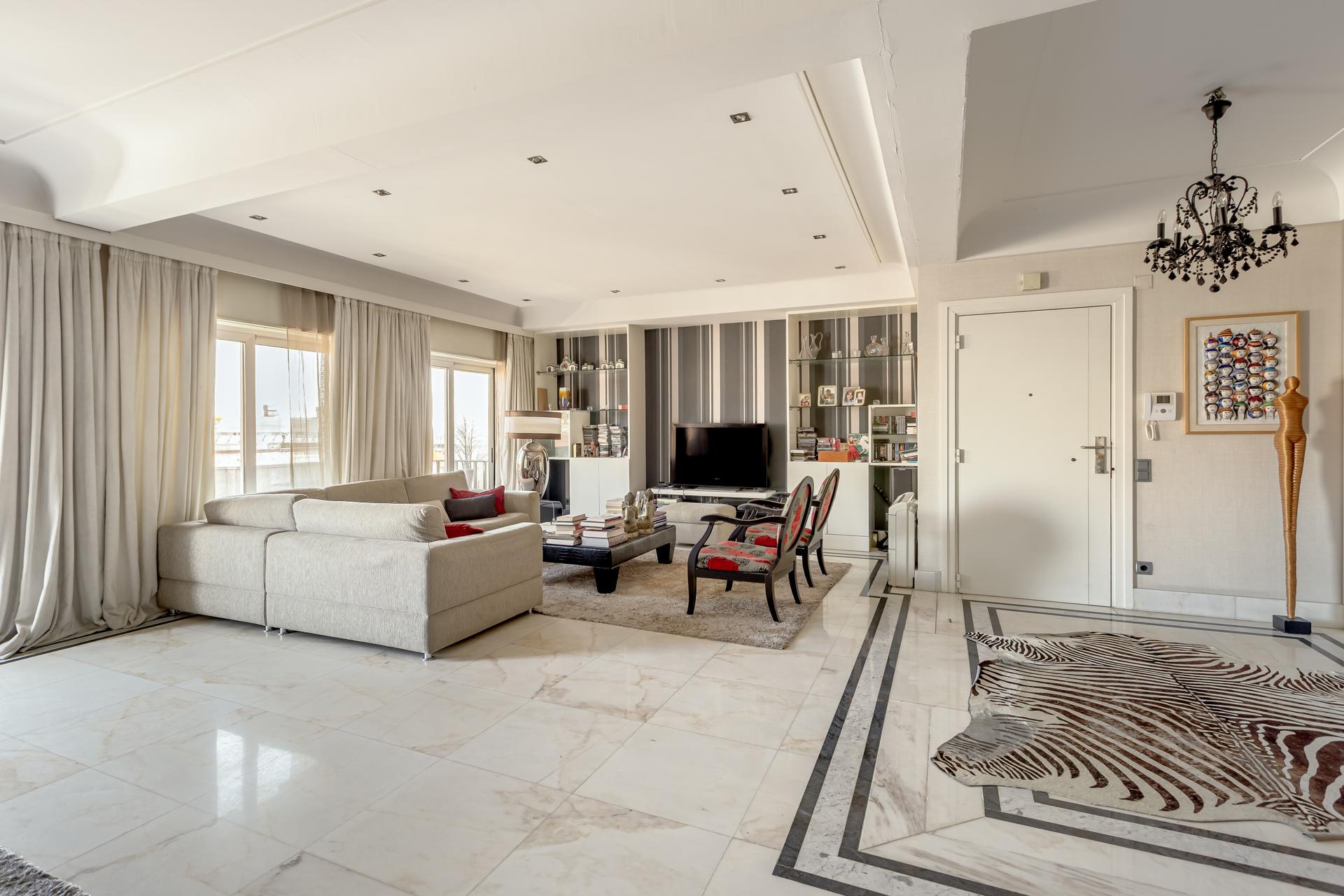 4-Bedroom Apartment in Lisboa — photograph 3