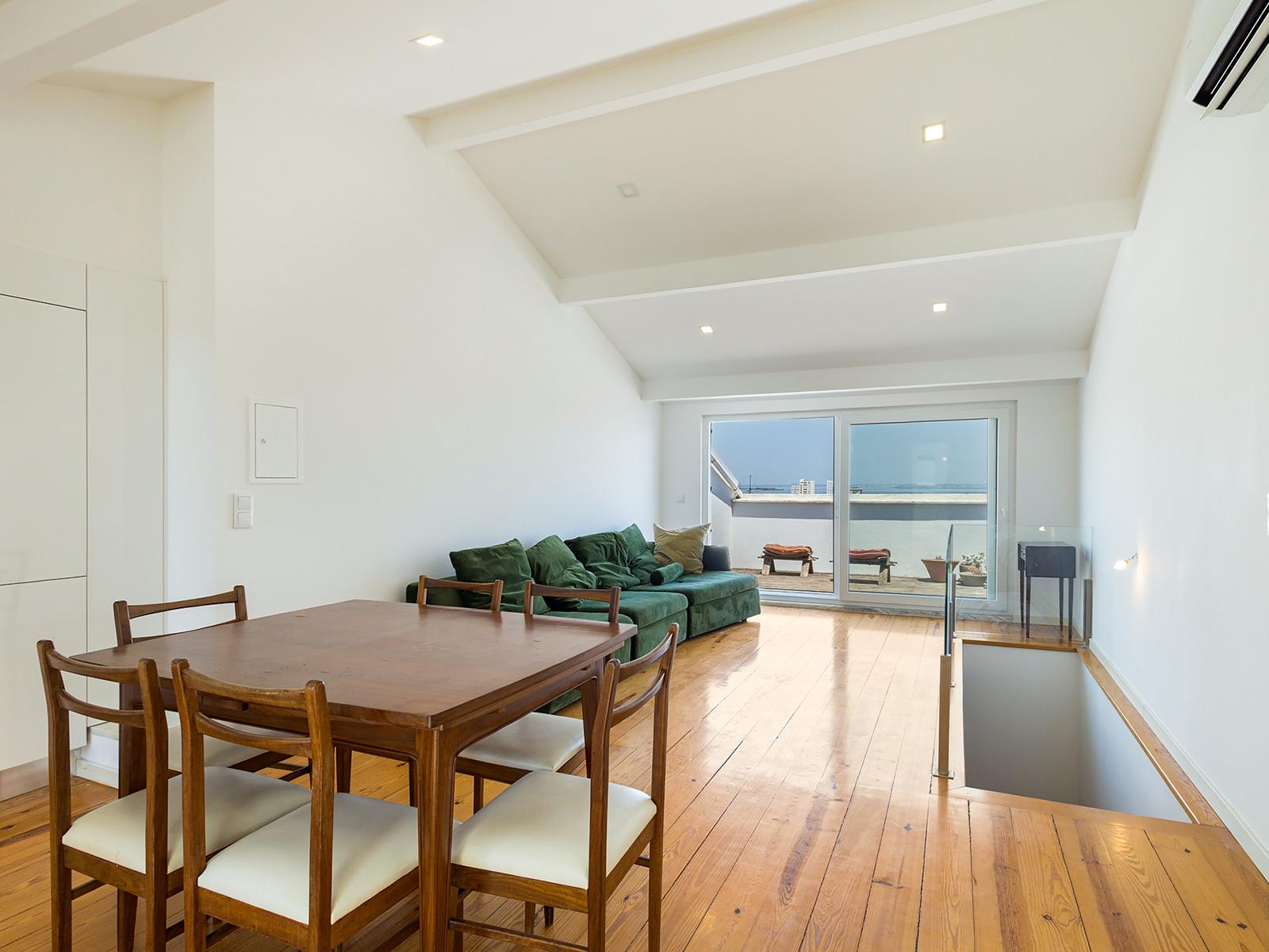 2-Bedroom Duplex with River Views in Lisboa — photograph 3